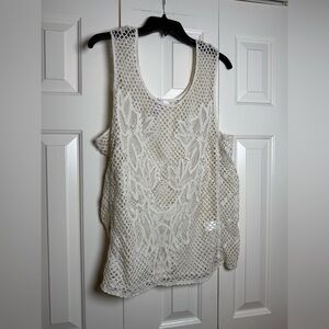 Alya Francesca’s lace knit tank top